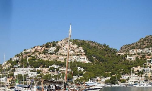 Balear la barca que navega por los parques naturales de Mallorca aade paradas 