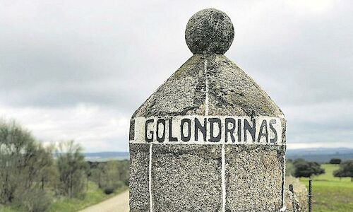 Las Golondrinas acondicionan un nuevo nido rural en Cceres