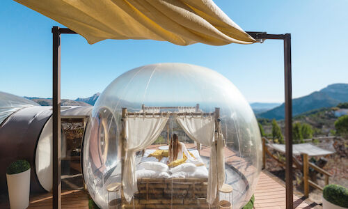 Llega a la Costa Blanca el glamping con el primer hotel burbuja en Alicante