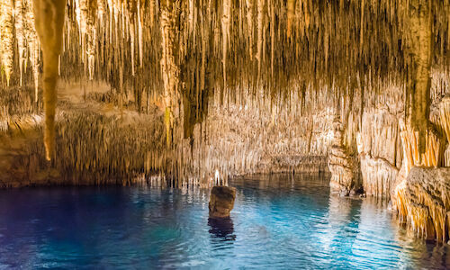 Ecoturismo por el interior de las cuevas ms espectaculares de Espaa 