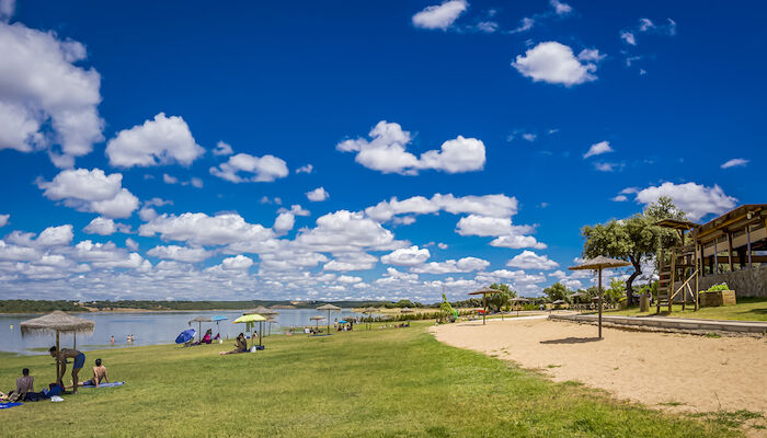 Extremadura, el paraíso del interior: Playas con Bandera Azul para un verano refrescante y sostenible
