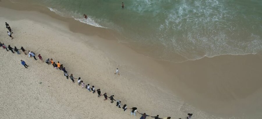Brasil conmemora el Da de los Ocanos con un gran abrazo al mar  