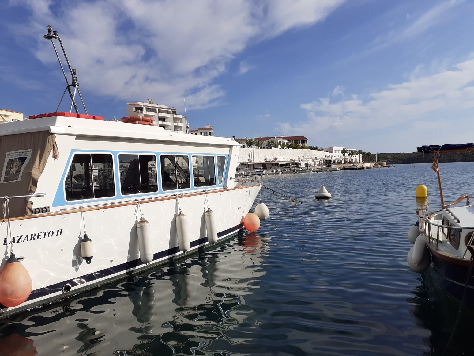 Barco para llegar a la isla Lazareto